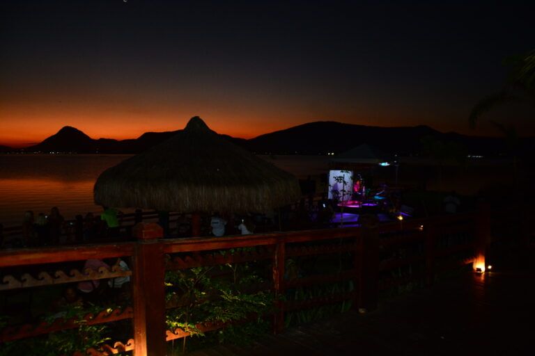 Deck Bossa Nova é aprovado por turistas e moradores em Araçatiba