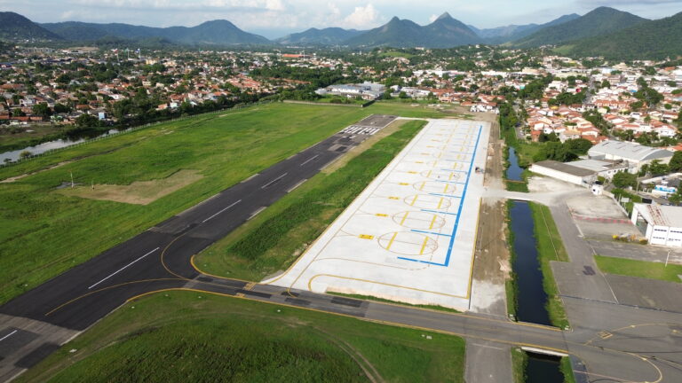 Aeroporto de Maricá abre novo pátio e multiplica capacidade de operar voos ao pré-sal