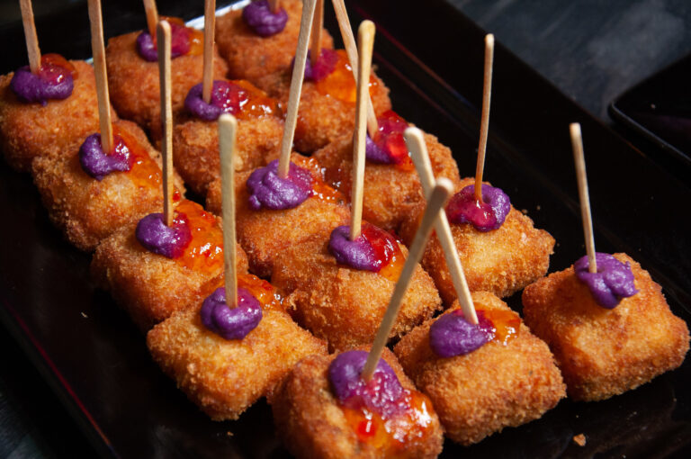 Alimentos orgânicos viram hambúrguer, dadinho e wrap vegano nas mãos de chefs de Maricá