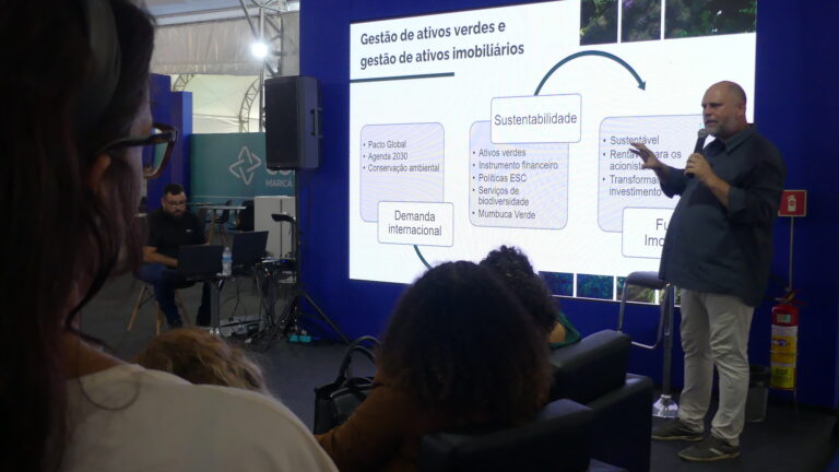 Painéis sobre Fundo de Investimento Imobiliário e o impacto econômico da cadeia solidária atraem espectadores para o estande da Codemar