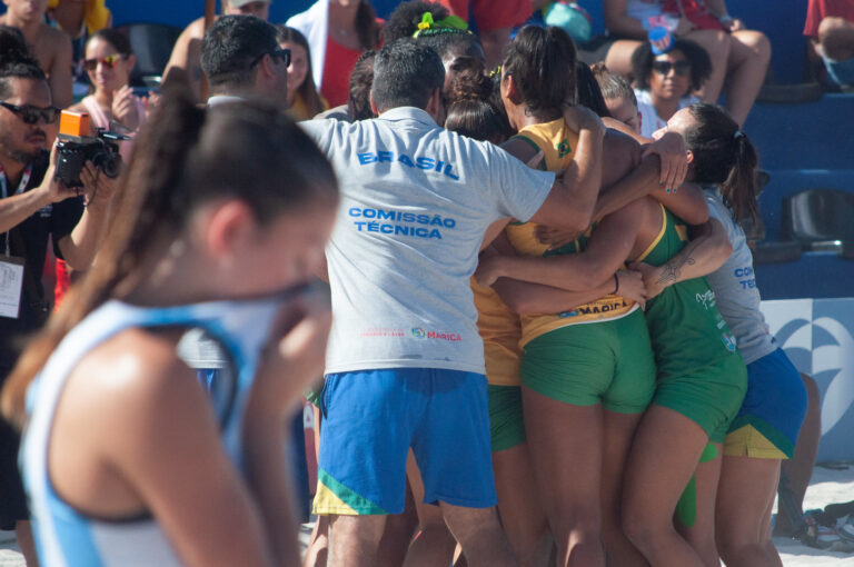É campeão! Brasil conquista etapa do Circuito Mundial de Handebol de Praia