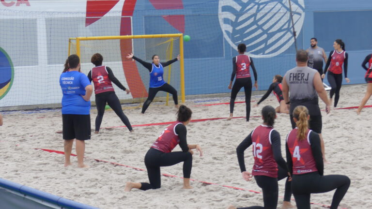ADM Maricá e Niterói Rugby vencem 1ª etapa do Circuito Carioca de handebol de praia