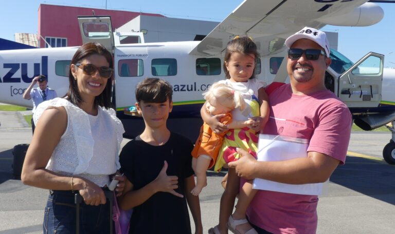Família maricaense leva filha para 1ª viagem de avião e paga menos que passagem de ônibus