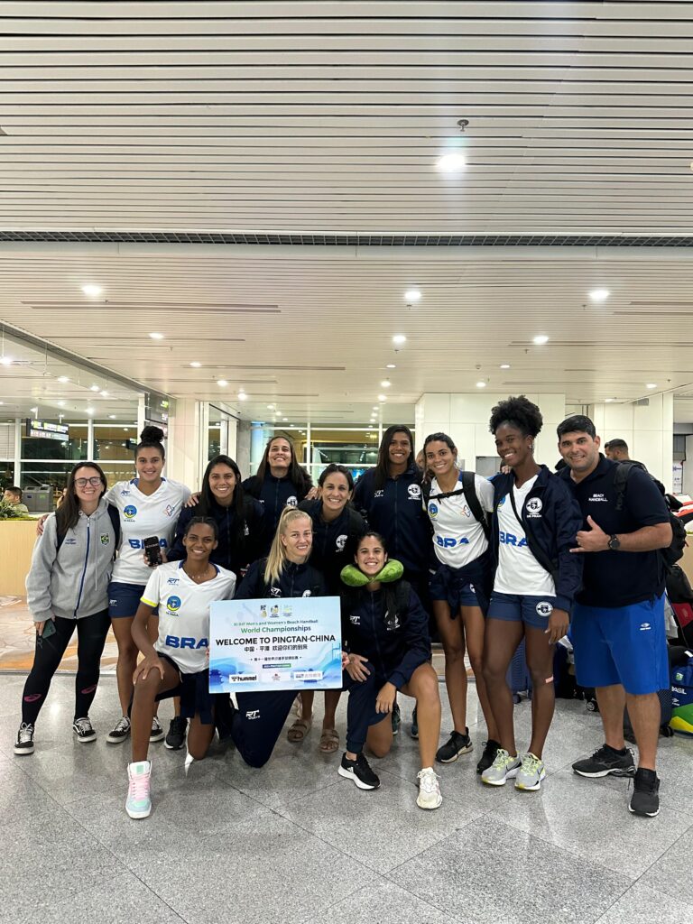 Seleção brasileira chega à China e estreia nesta terça-feira no Mundial de handebol de praia