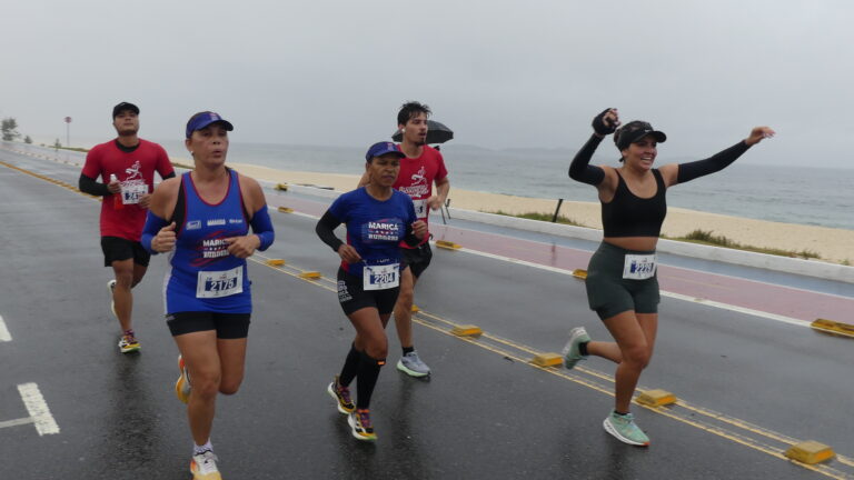 Sob chuva, 4ª Corrida Cidade de Maricá agita Itaipuaçu com atletas profissionais e amadores