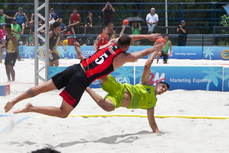 Jogos da etapa final do Circuito Brasileiro de Handebol de Praia acontecem na Arena da Barra até domingo (15/12)
