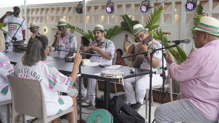 Velha Guarda Musical de Mangueira celebra o samba na Casa Darcy Ribeiro