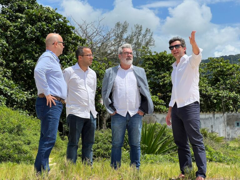 Ministro sobrevoa área do futuro porto de Maricá e reforça apoio do Governo Federal