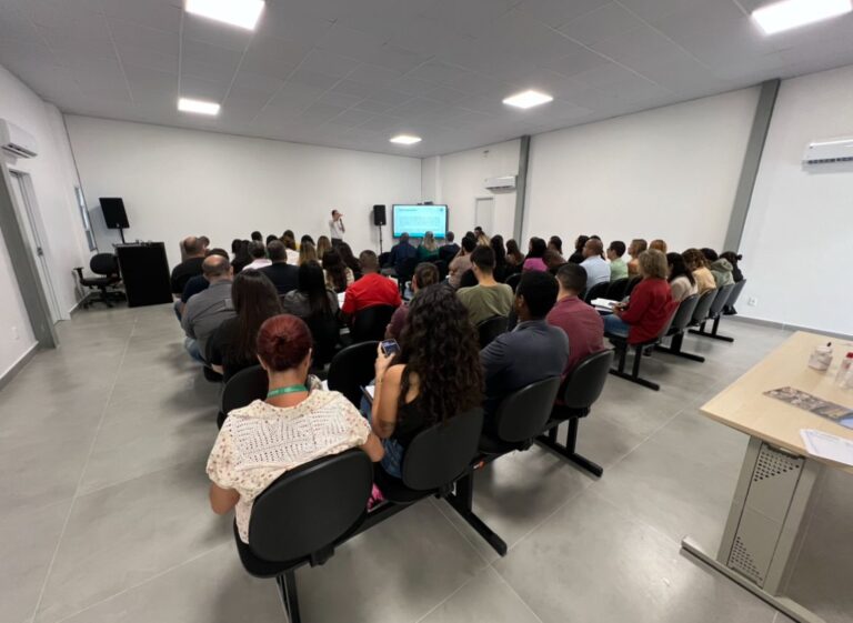 Curso gratuito para colaboradores da Codemar e da Sanemar sobre licitações