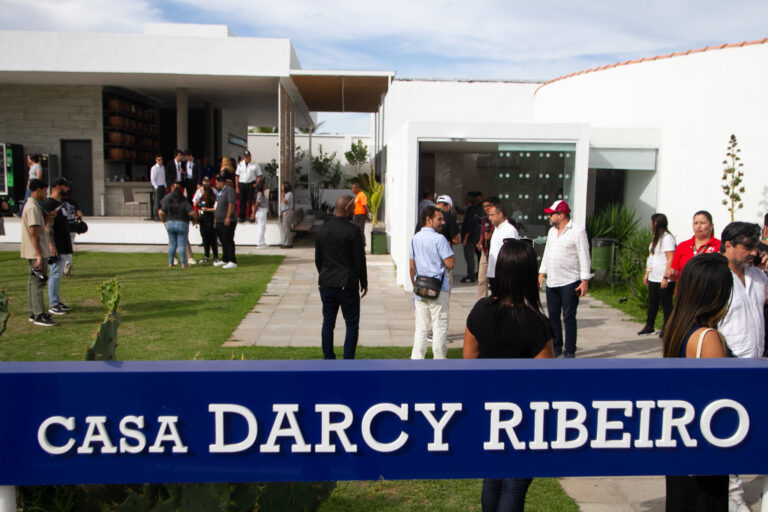 Museu Casa Darcy Ribeiro recebe visitantes internacionais do encontro de cidades e municípios do BRICS+