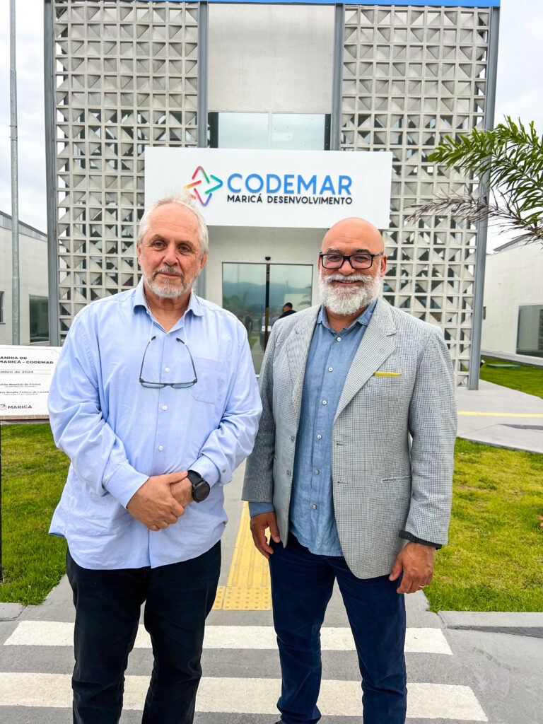 Reunião Estratégica na Codemar para Implementação de Projeto de Lançamento de Satélites
