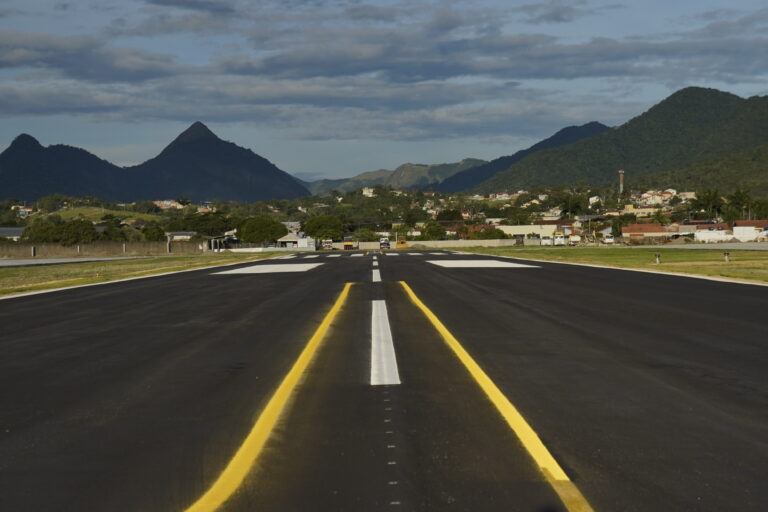 Maricá decola: Prefeitura inaugura pista modernizada do Aeroporto Municipal e lança formação de pilotos e mecânicos!