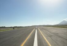 Aeroporto de Maricá realiza adequação na faixa de pista para ampliar segurança operacional
