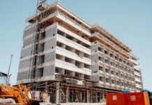 Codemar reúne parceiros para discutir andamento da obra do Hotel Maricá